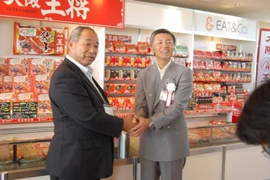 板倉町 町長の栗原氏と当社 代表取締役社長の文野