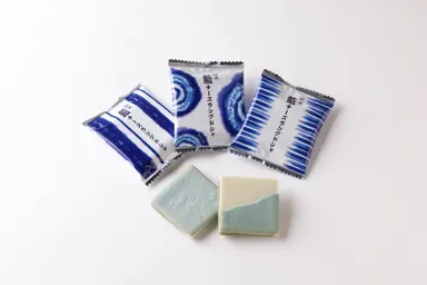 藍染をイメージした内袋パッケージ