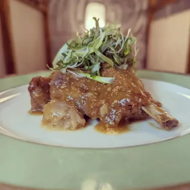 肉料理・豚スペアリブのトロトロ味噌煮