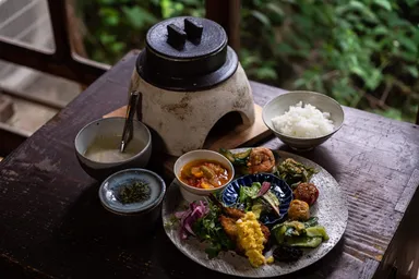 かまどはんのある食卓