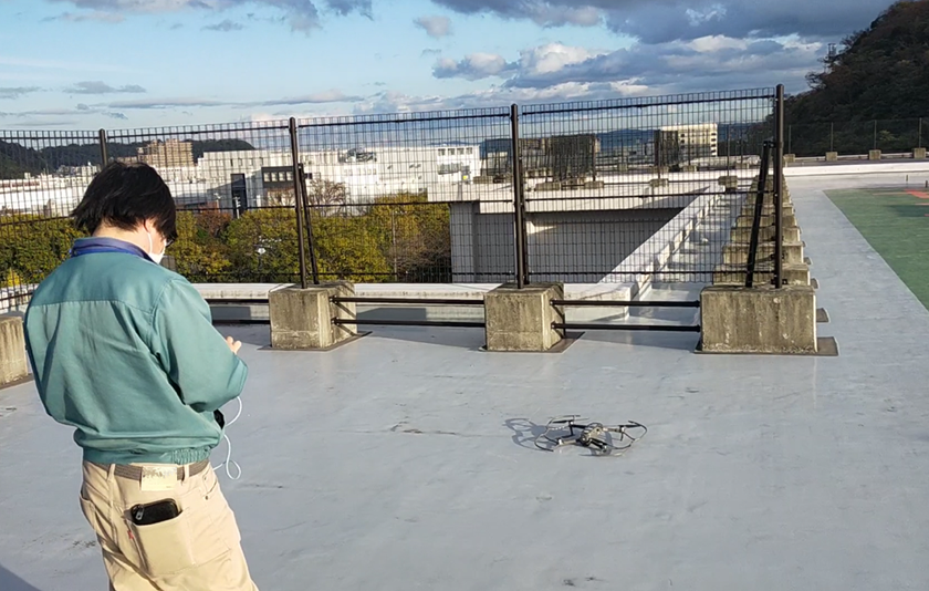 太陽光発電パネル設置の調査をドローンでスピーディーに完了
横須賀市内70校の小中学校の屋上点検を実施