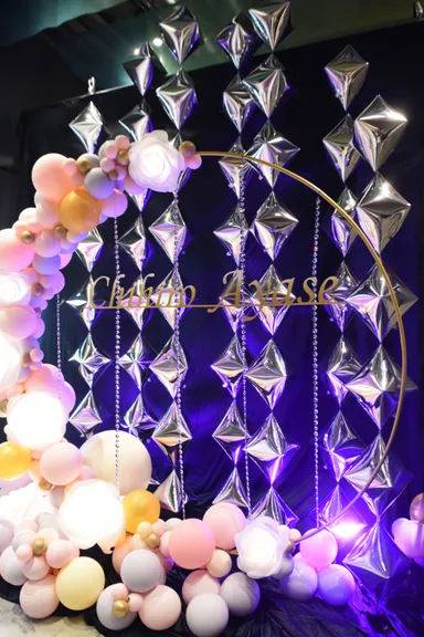 ファンからは豪華な装飾が贈られた