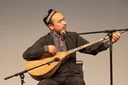ウイグル人、ディリヤアル・アブドゥレイム氏の音楽による文化発信活動