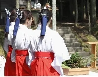 緋袴のさくらふくむすめ