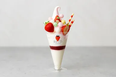 苺チーズケーキパフェ