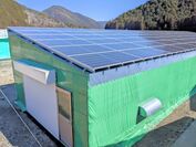 有機営農型ソーラーハウスのモデル施設の外観。有機認証のキノコ栽培と自然再生エネルギーの生産が可能となる