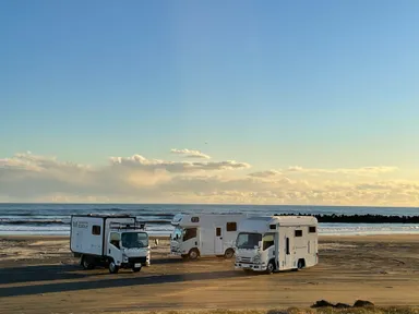 キャンピングカー・特種車両の企画製造販売を行うNTB