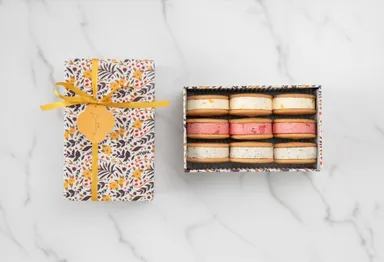 レトロな花柄が可愛いクッキー缶