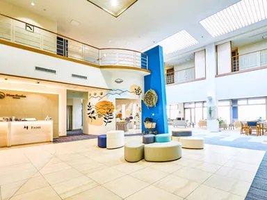 海の見えるエントランス