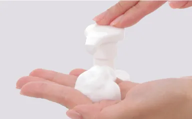ポンプを押すだけ簡単濃密泡