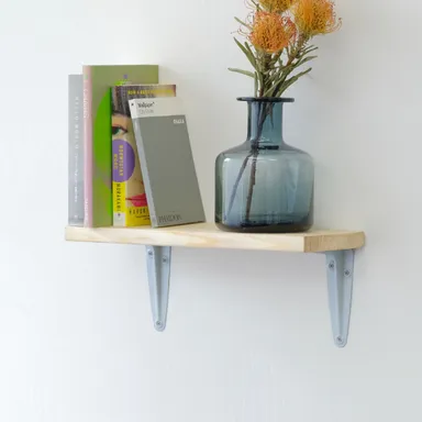 アイアン棚受けMサイズと2×6材の本棚