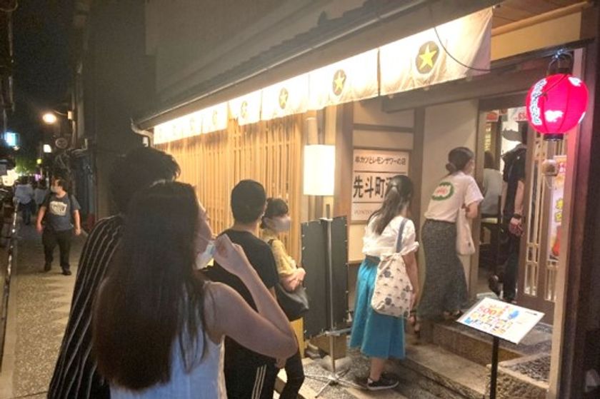 京都初の卓上サーバー設置のネオ大衆串カツ酒場が
まん延防止等重点措置の解除を祝しメニューをリニューアル
　3月22日から韓国料理と肉祭りフェアを開催！