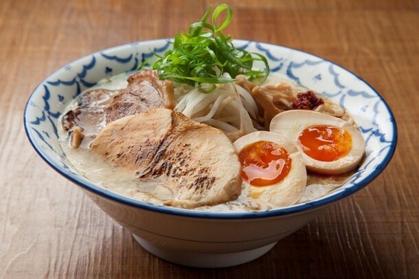 ねかし鶏ガラとんこつ 煮玉子入り 750円