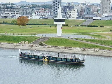 （メイン船舶）優雅なクルーズ船「ひまわり」