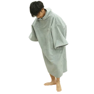 ポンチョの中で着脱