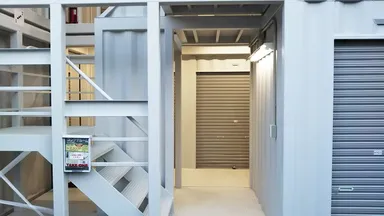 スペースプラス東大阪大蓮南 階段