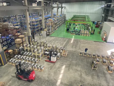 アリソン新物流センターでは、出荷量をこれまでの月間1,000台から1,400台に増加し、あわせて作業エリアを29％拡大しました