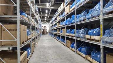 アリソン新物流センターでは、保管量が月間1,420台から1,800台に27％増加しています