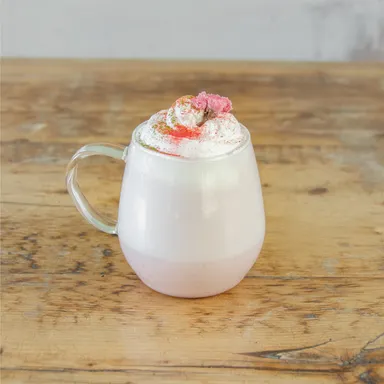 桜が広がる特製ラテ