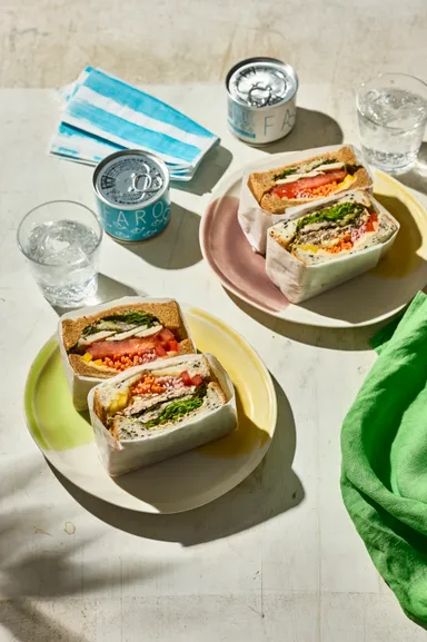 器：【美濃焼】/　パン：代々木【FARO】