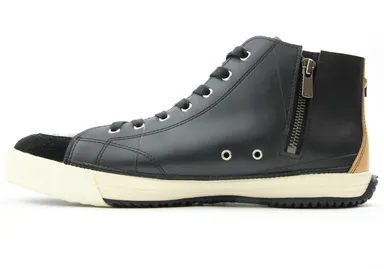 「スニーカー 601」(横)