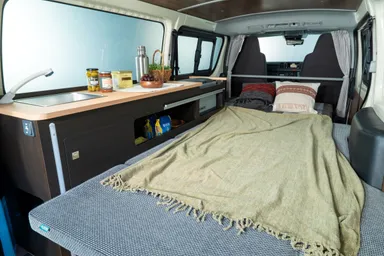 ベッドモードは大人2人が寝られます