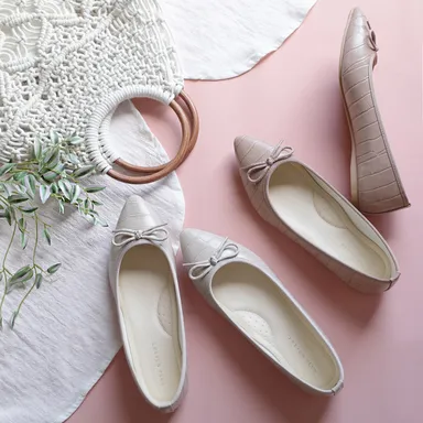 レディース靴専門店 AmiAmi／ポインテッドトゥタイプ　バレエシューズ