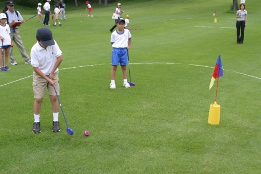 お子さま向け企画！青い空、緑の芝生を感じよう！
「わくわくゴルフ場体験！at 桔梗が丘ゴルフコース」