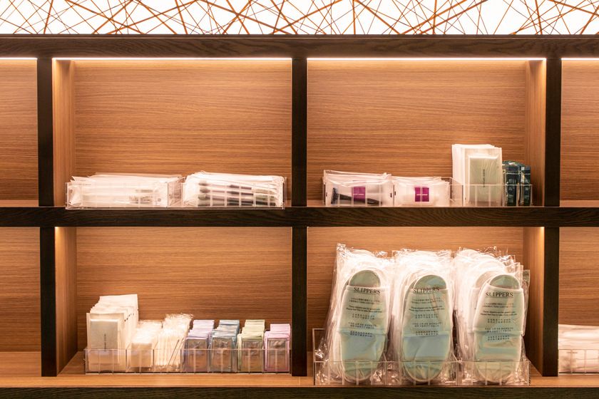 客室内のアメニティグッズをアメニティバーでの提供に
変更し、プラスチックごみの削減に取り組みます。