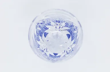 明治大学オリジナル江戸切子「KIKKA  -紫紺 shikon」（上）