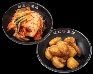 サービスのキムチ・揚げにんにく