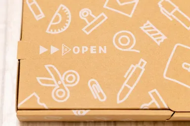 開封部分にも文具のデザイン