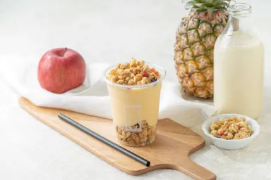 フルグラ(R)とオーツミルクのプロテインスムージー