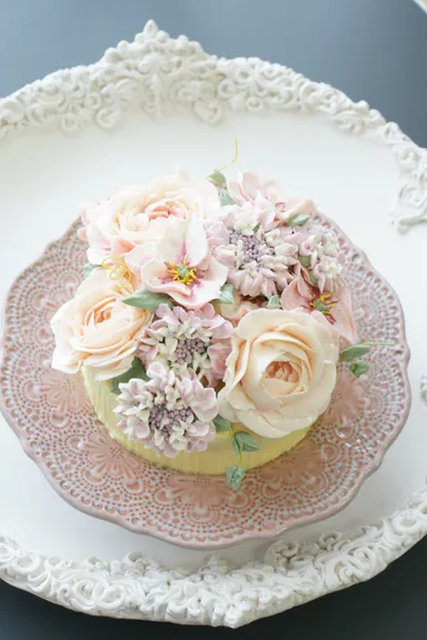 クリームで絞った花　フラワーケーキ