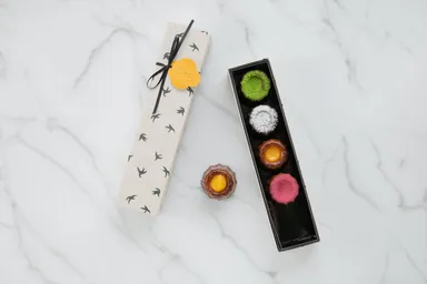 プレーン・抹茶・コーヒー・カシス・オレンジの5種類をアソート