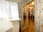 万華鏡の様な鏡の個室