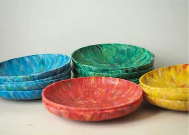 海洋プラスチックをアップサイクルしたトレー