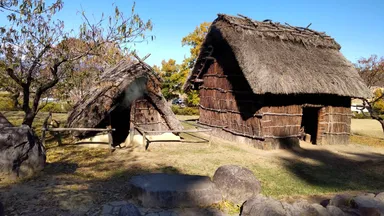 竪穴式住居の再現(長野県千曲市)