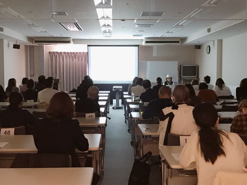 【VMDセミナー開催告知】日本のリアル店舗の未来に向けて！
店舗エンターテイメント化とは？店舗の集客、収益のために。
唯一無二のNYの五番街老舗高級百貨店のノウハウを提供。
VMD(視覚訴求 ビジュアルマーチャンダイジング)を発信！5月18日開催