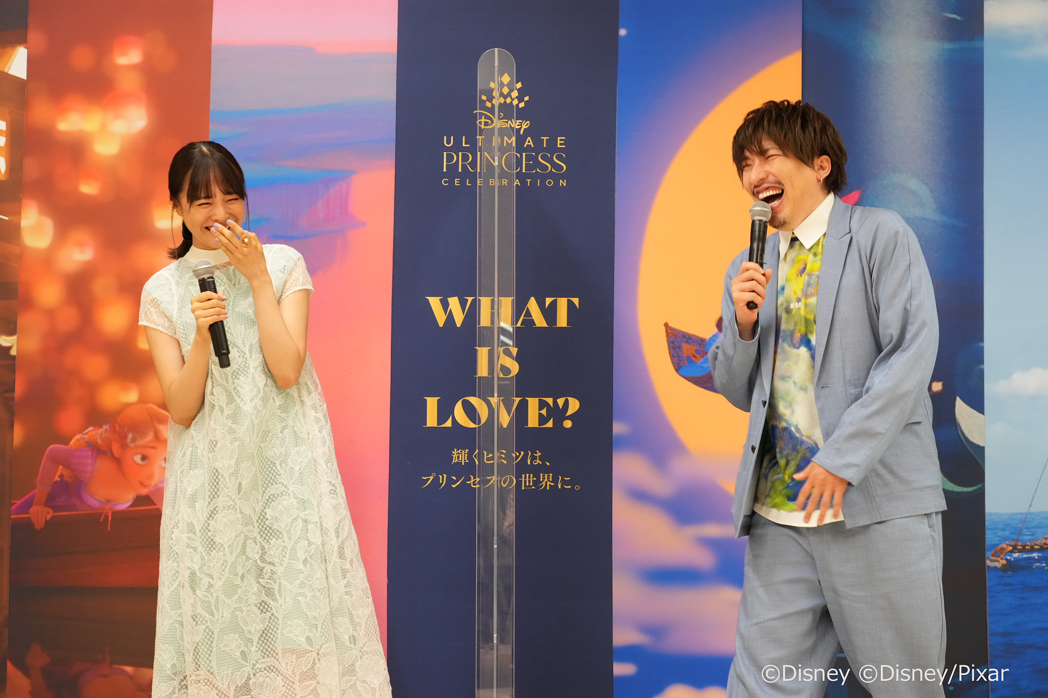 ディズニープリンセス展 What Is Love 輝くヒミツは プリンセス の世界に 4月16日 土 より大丸東京店で開催中 オープニングイベントに女優の大友花恋さん Exit りんたろー さん来場 プリンセスの世界に浸って大喜びの大友花恋さんに りんたろー さんの顔