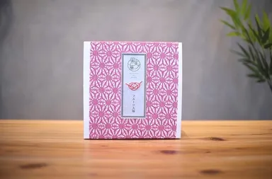 ピンク色の包装紙に感謝をのせて