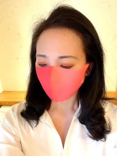 メイクの色と合わせて