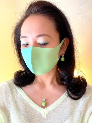 メイクやアクセサリーと合わせて