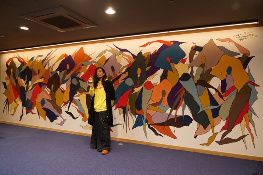 多久インキュベーションセンター開所お披露目イベントを開催
画家・現代アーティスト 冨永ボンド氏 初となる屋内ウォールアート解禁
天山多久温泉TAQUA に初となる、アートも楽しめるオフィスが開所