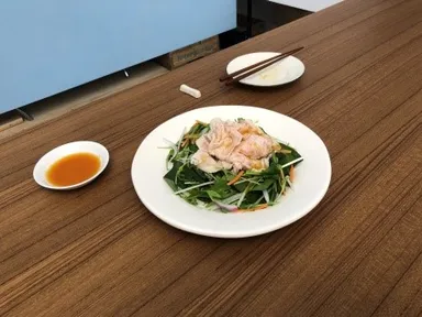 まる生Wおろしぽん酢　豚しゃぶサラダ