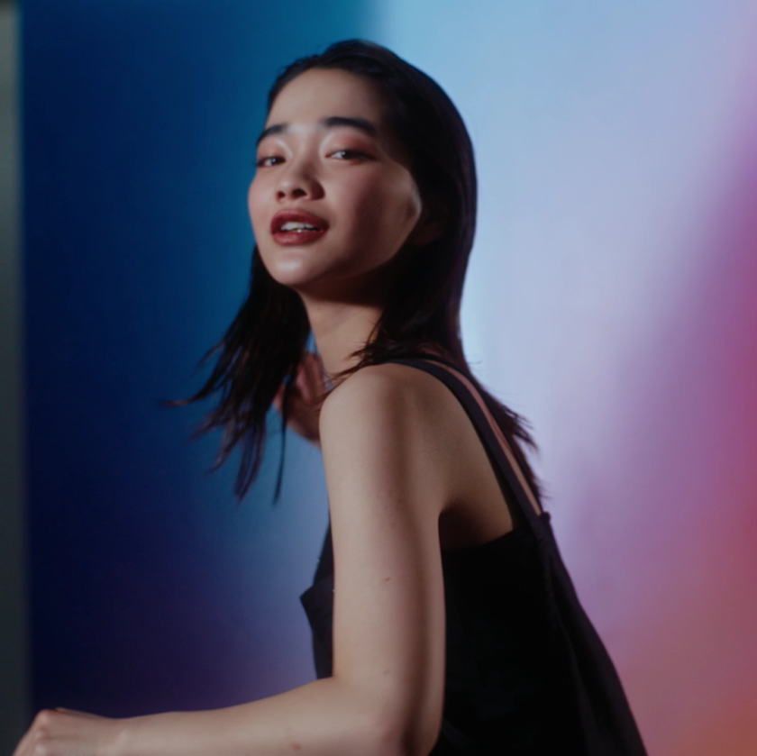 「niko and ...」15周年記念キャンペーン第一弾。
ブランド15周年を記念して
ファッションキャンペーンをスタート。
第一弾 は女優・見上愛さんと生み出すファッション的化学反応。
ビジュアル＆WEB動画公開
