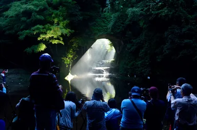 奥房総を代表する景勝地、清水渓流広場(濃溝の滝・亀岩の洞窟)SNS映えスポットとして大人気！