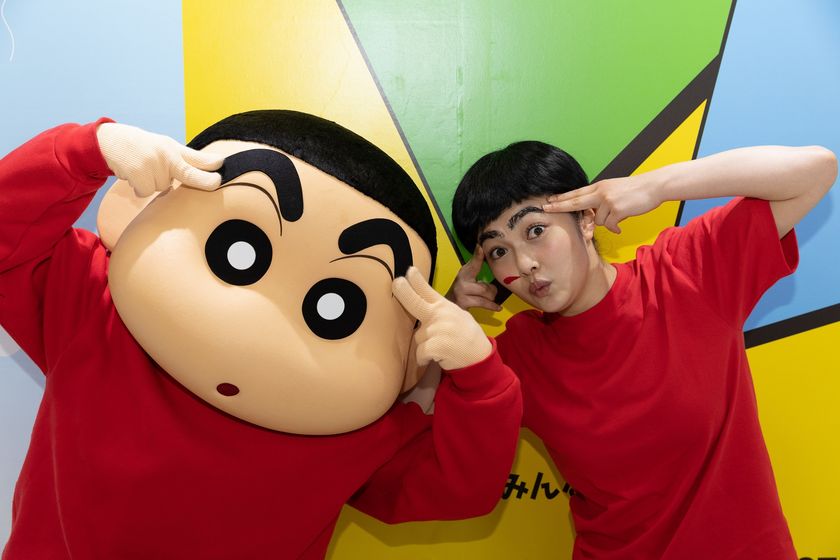 井上咲楽、しんちゃんのためなら
太眉に戻すのも厭わない！？
「まるで夏に納豆を放置したときのにおいみたい」
「ひろしの靴下」のにおいに悶絶!?外階段600段に挑戦！