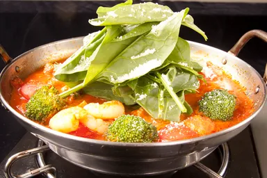 ほうれん草の海老トマトクリーム鍋