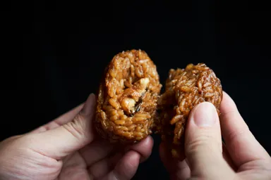 うなぎの蒲焼が入った焼おにぎり